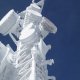 Soportes galvanizados en torre de telecomunicaciones